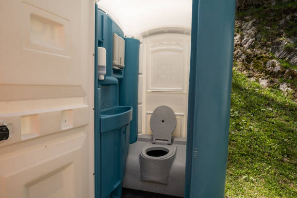 Best Porta potty rental near me  in Evansville, WI